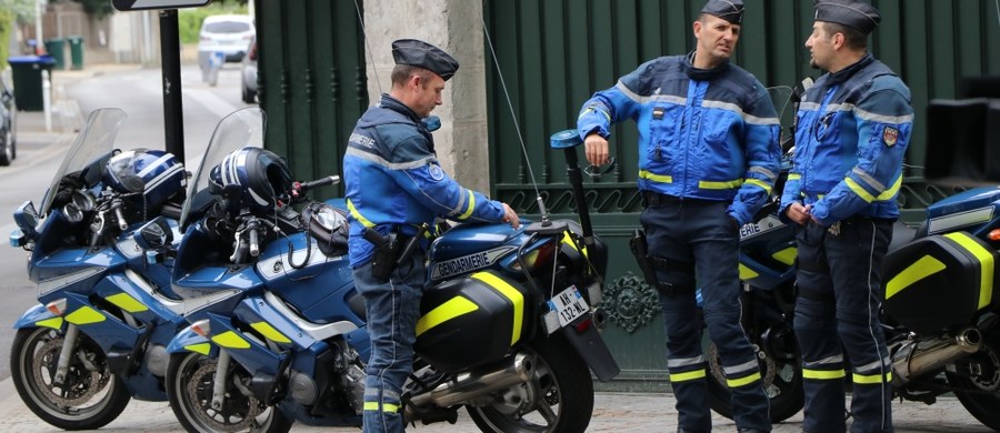 Islamscy terroryści planują atak na sąd w Paryżu! Tak francuskie media komentują wstępne rezultaty śledztwa w sprawie dwóch muzułmańskich ekstremistów, którzy zatrzymani zostali koło sali rozpraw, gdzie odbywa się proces brata sprawcy krwawych zamachów w Tuluzie Mohameda Meraha. Mogli oni przygotowywać atak na sędziów i rodziny ofiar.