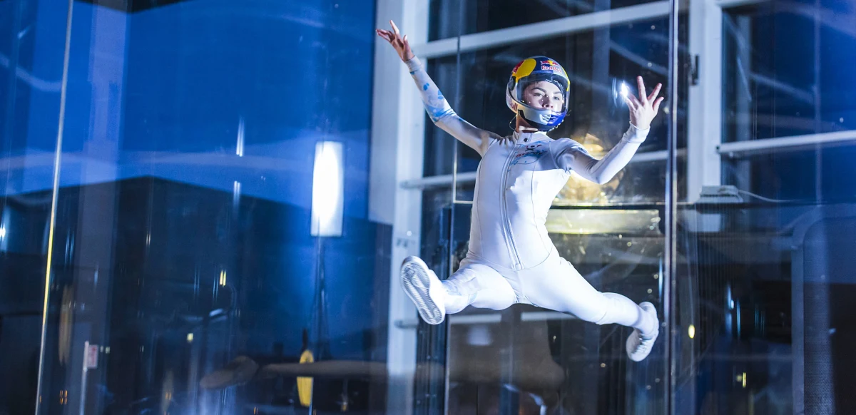 Maja Kuczyńska została wicemistrzynią świata w indoor skydivingu - lataniu w tunelu aerodynamicznym. W konkurencji "freestyle" 17-letnia Polka przegrała tylko z Rosjaninem Leonidem Wołkowem.