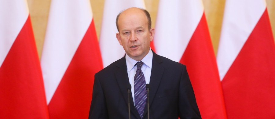 Rozważamy opcję, żeby wynagrodzenia na rezydentury były wypłacane w formie stypendium. Byłby to jednak jeden warunek - lekarze musieliby potem pracować w Polsce - mówi minister zdrowia Konstanty Radziwiłł w wywiadzie dla "Dziennika Gazety Prawnej". 
