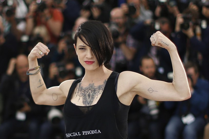 Aktorka Asia Argento opuściła rodzinne Włochy po oskarżeniu producenta filmowego Harveya Weinsteina o gwałt.