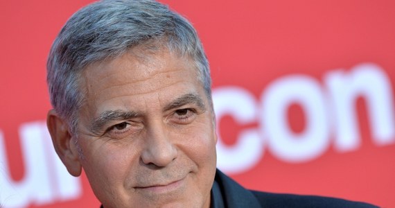 George Clooney wypowiedział się na temat głośnej sprawy producenta filmowego Harveya Weinsteina. Aktor wyraził nadzieję, że dzięki temu, iż wyszła ona na światło dzienne, inne ofiary molestowania poczują się bezpieczniejsze, a ich oprawcy powinni przestać być tacy pewni siebie. 