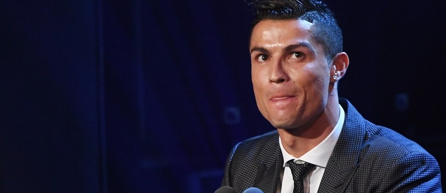 Portugalczyk Cristiano Ronaldo po raz piąty został wybrany najlepszym piłkarzem świata w plebiscycie FIFA. Nagrodę dla najlepszego trenera 2017 otrzymał jego trener z Realu Madryt Francuz Zinedine Zidane. Uroczysta gala FIFA odbyła się w Londynie.