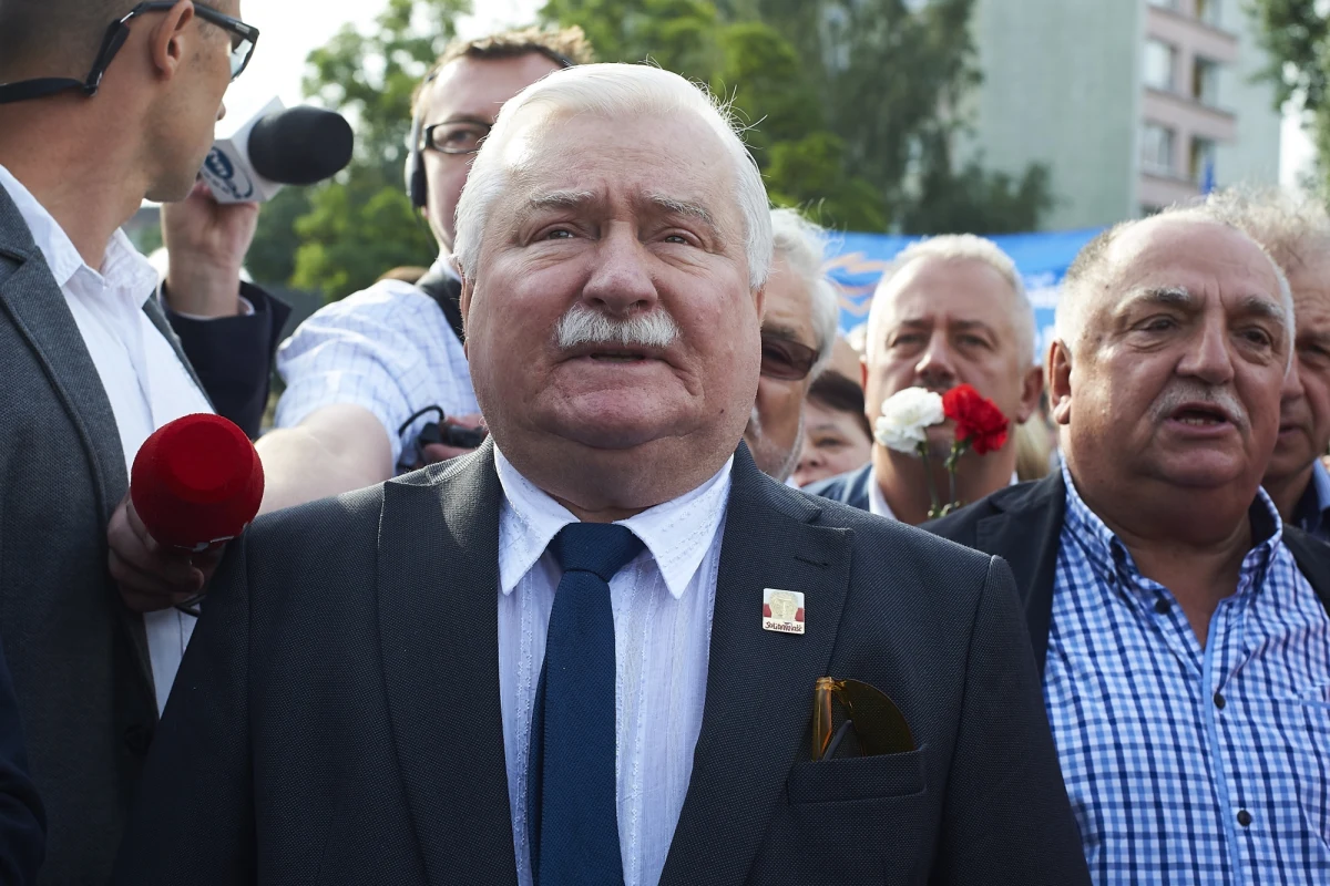 ​Krzysztof Wyszkowski ma przeprosić Lecha Wałęsę za swoje wypowiedzi w mediach, że przed kilku laty wygrał proces z byłym prezydentem dotyczący oskarżenia go o to, że był tajnym współpracownikiem SB o pseudonimie "Bolek" - orzekł Sąd Okręgowy w Gdańsku. Wyrok nie jest prawomocny.