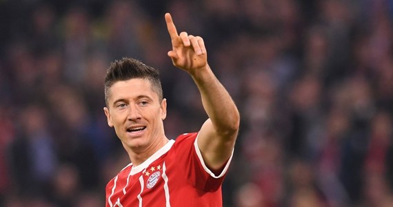 16. miejsce w plebiscycie FIFA na najlepszego piłkarza świata zajął Robert Lewandowski. Na pierwszym miejscu umieścili go w swoich ankietach selekcjoner polskiej reprezentacji Adam Nawałka i prowadzący kadrę Belize Ryszard Orłowski. Zwyciężył - już po raz piąty - Portugalczyk Cristiano Ronaldo.