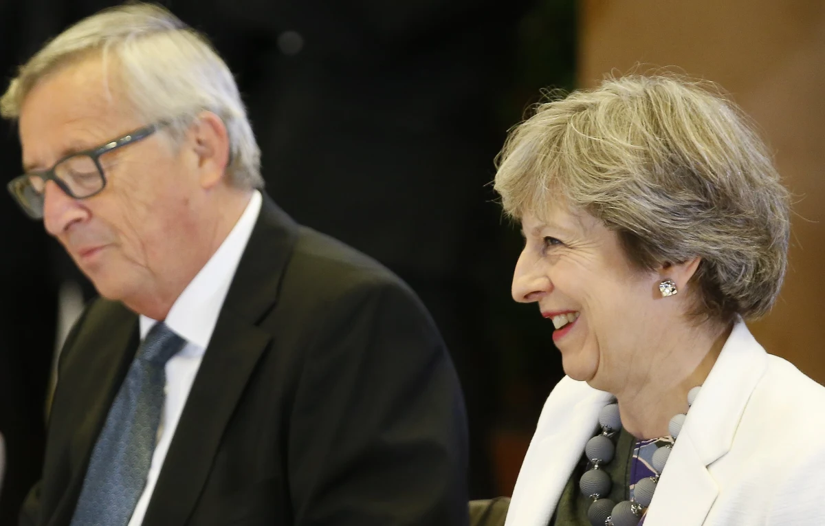 Theresa May błagała szefa Komisji Europejskiej o pomoc ws. Brexitu? Biuro brytyjskiej premier na Downing Street nie zaprzecza tym doniesieniom. Podczas konferencji prasowej jej rzecznik nie chciał na ten temat rozmawiać. Zaznaczył, że nie będzie sprawy komentował.