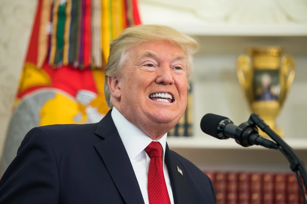 Administracja prezydenta Donalda Trumpa wznowi dzisiaj - po 120 dniowej przerwie - przyjmowanie uchodźców do osiedlenia na stałe w USA. Podania o azyl od osób z 11 państw "szczególnego ryzyka" będą jednak rozpatrywane w dalszej kolejności. Nowe warunki przyjmowania uchodźców obejmują konieczność dokładniejszej lustracji kandydatów do osiedlenia się na terytorium Stanów Zjednoczonych, a w przyszłości - do otrzymania amerykańskiego obywatelstwa.