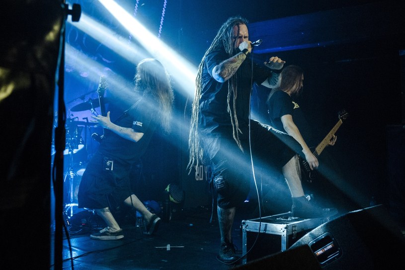 Muzycy polskiego deathmetalowego zespołu Decapitated przed sądem w Spokane w stanie Waszyngton zaprzeczyli stawianym im zarzutom uprowadzenia i zgwałcenia fanki.