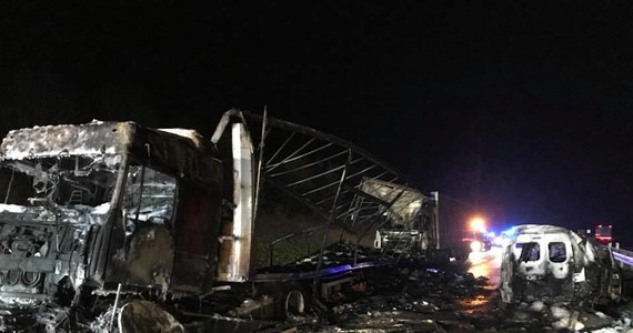 ​Tragiczny wypadek w Śląskiem. W nocy w Mykanowie koło Częstochowy zderzyło się pięć pojazdów. Dwie osoby nie żyją.