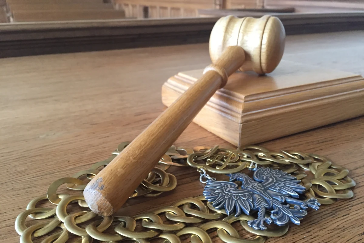 8 miesięcy więzienia bez zawieszenia, taki prawomocny wyrok zapadł wobec Lwa Rywina oskarżonego ws. korupcji i fałszowania dokumentacji medycznej - ustaliła PAP. Miało mu to pomóc w uniknięciu odbycia kary 2,5 roku więzienia z 2004 r. za pomoc w płatnej protekcji wobec Agory.