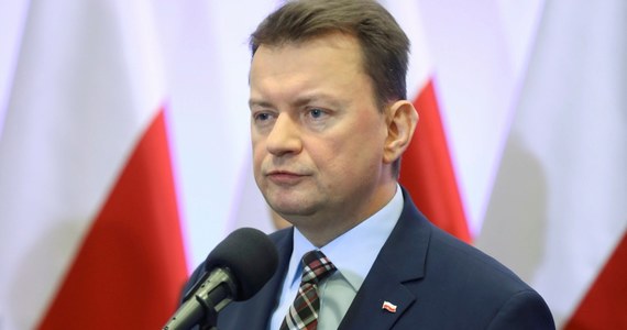 Minister spraw wewnętrznych i administracji Mariusz Błaszczak zapowiedział, że w związku z atakiem nożownika w Stalowej Woli zwróci się do Komendanta Głównego Policji o to, aby komendanci wojewódzcy wystąpili do właścicieli centrów handlowych ws. pracowników ochrony. Jak dodał, chodzi o spowodowanie, by ci "nie unikali wykonywania swoich obowiązków".