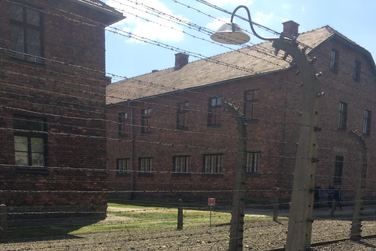 ​Ambasada RP w Lizbonie interweniowała ws. wtorkowego artykułu w “Diario de Coimbra", w którym znalazło się sformułowanie "Auschwitz (Polska)". W środę gazeta zamieściła tekst polskiego ambasadora o “wadliwych kodach pamięci" domagający się sprostowania.