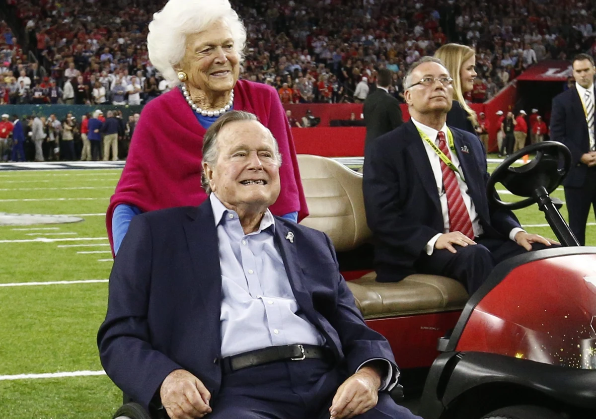 Były prezydent USA, 93-letni obecnie George H.W. Bush został oskarżony przez aktorkę Heather Lind o molestowanie seksualne. Za pośrednictwem swojego rzecznika Bush złożył wyrazy ubolewania i przekazał swoją interpretację incydentu.