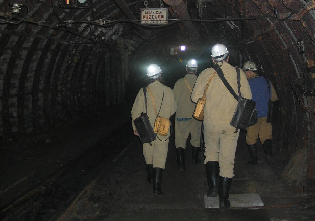 Związkowcy grożą strajkiem w kopalniach Polskiej Grupy Górniczej - donosi "Rzeczpospolita". Zatrzymanie zakładów pogłębiłoby problemy państwowego giganta węglowego z wykonaniem tegorocznego planu wydobycia.