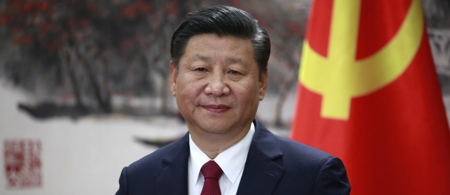 Chiński przywódca Xi Jinping wywalczył podczas XIX zjazdu Komunistycznej Partii Chin większą władzę i uprawnienia, niż posiadał założyciel komunistycznych Chin Mao Zedong - uważają komentatorzy i eksperci, cytowani w amerykańskich mediach.