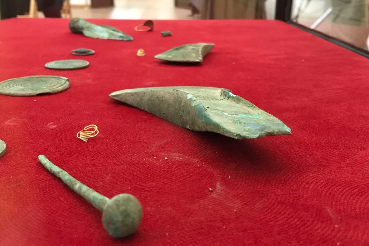 Pod Dobrym Miastem odkryto jedyne na Warmii i Mazurach cmentarzyska z drugiego okresu brązu, datowane na XXVII wiek przed naszą erą. Przy pochówkach znaleziono też kilka przedmiotów, dotąd niespotykanych w tym regionie.