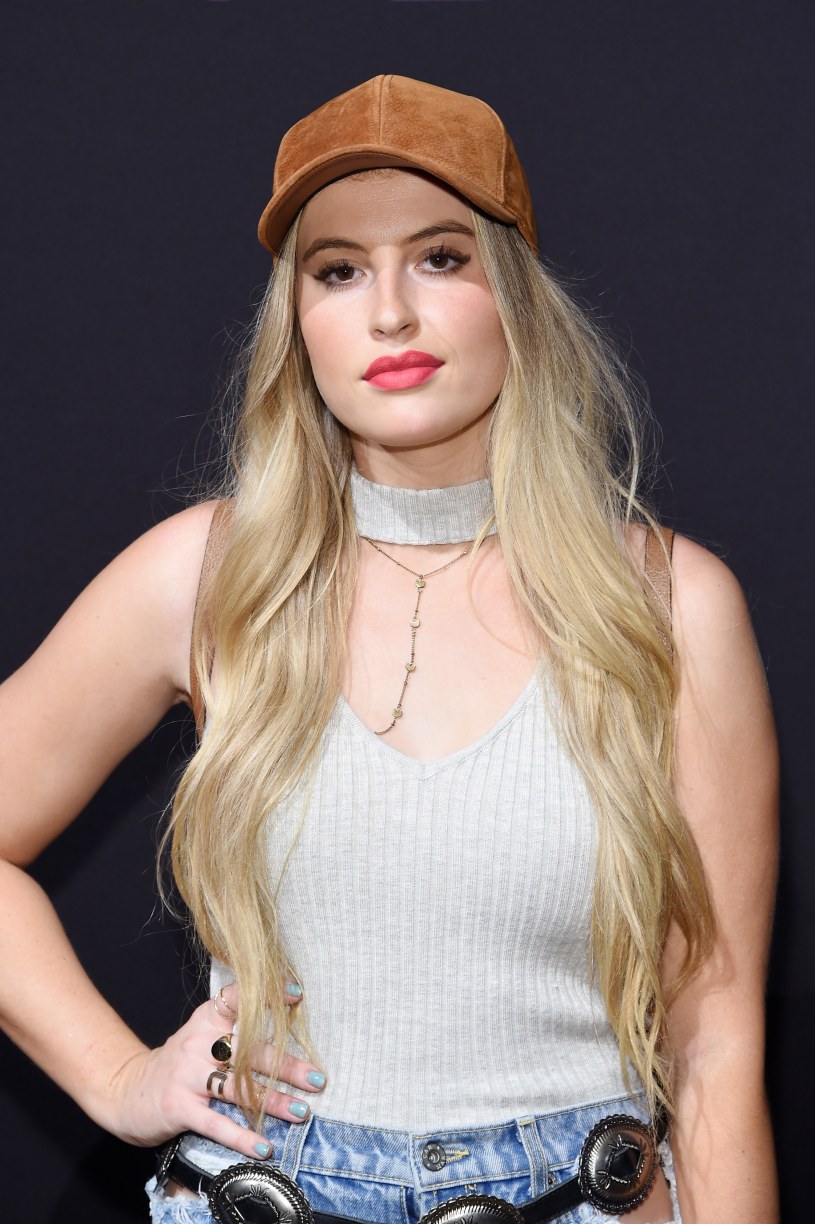 Fletcher uwodzi w nowym teledysku "You Should Talk" Muzyka w INTERIA.PL