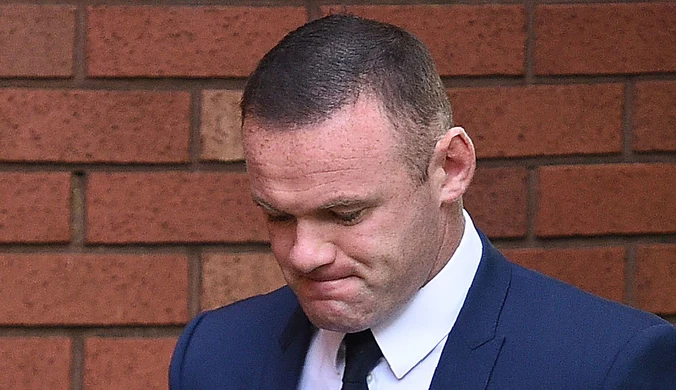 Wayne Rooney za karę malował ławki w parku