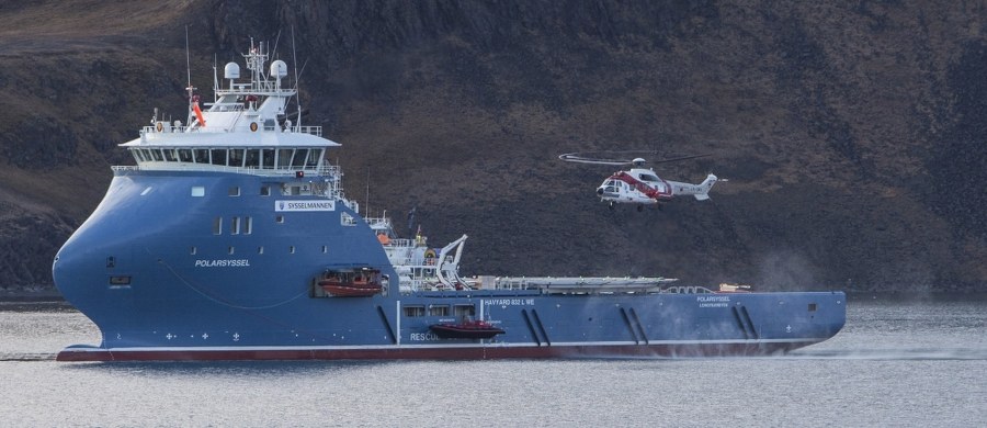 Rosyjski śmigłowiec Mi-8 z ośmioma osobami na pokładzie runął do morza w odległości 2 do 3 kilometrów od miejscowości Barentsburg na zachodnim wybrzeżu arktycznej wyspy Spitsbergen - poinformowały norweskie służby ratownicze.