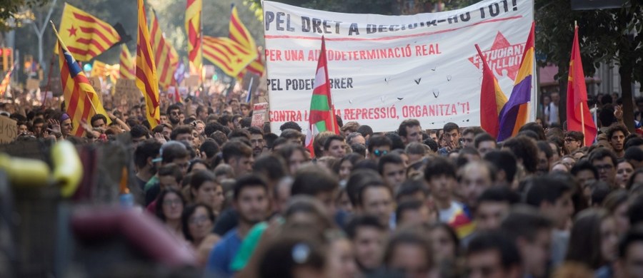 Kataloński przywódca Carles Puigdemont zdecydował, że nie rozpisze przedterminowych wyborów. Jak tłumaczył, nie uzyskał wystarczających gwarancji od władz hiszpańskich, że wybory powstrzymałyby narzucenie Katalonii rządów władz centralnych.