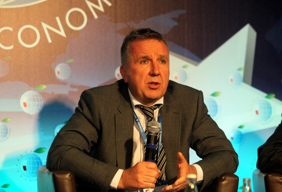 Michał Sołowow, jeden z najbogatszych Polaków, zamierza wycofać z parkietu Synthos - swoją ostatnią spółkę notowaną na warszawskiej giełdzie - donosi "Rzeczpospolita". Jak czytamy, będzie to kolejna w tym roku spółka, którą główny udziałowiec planuje wycofać z publicznego rynku, a jednocześnie jedno z największych tzw. wezwań, do jakich doszło na warszawskim parkiecie.