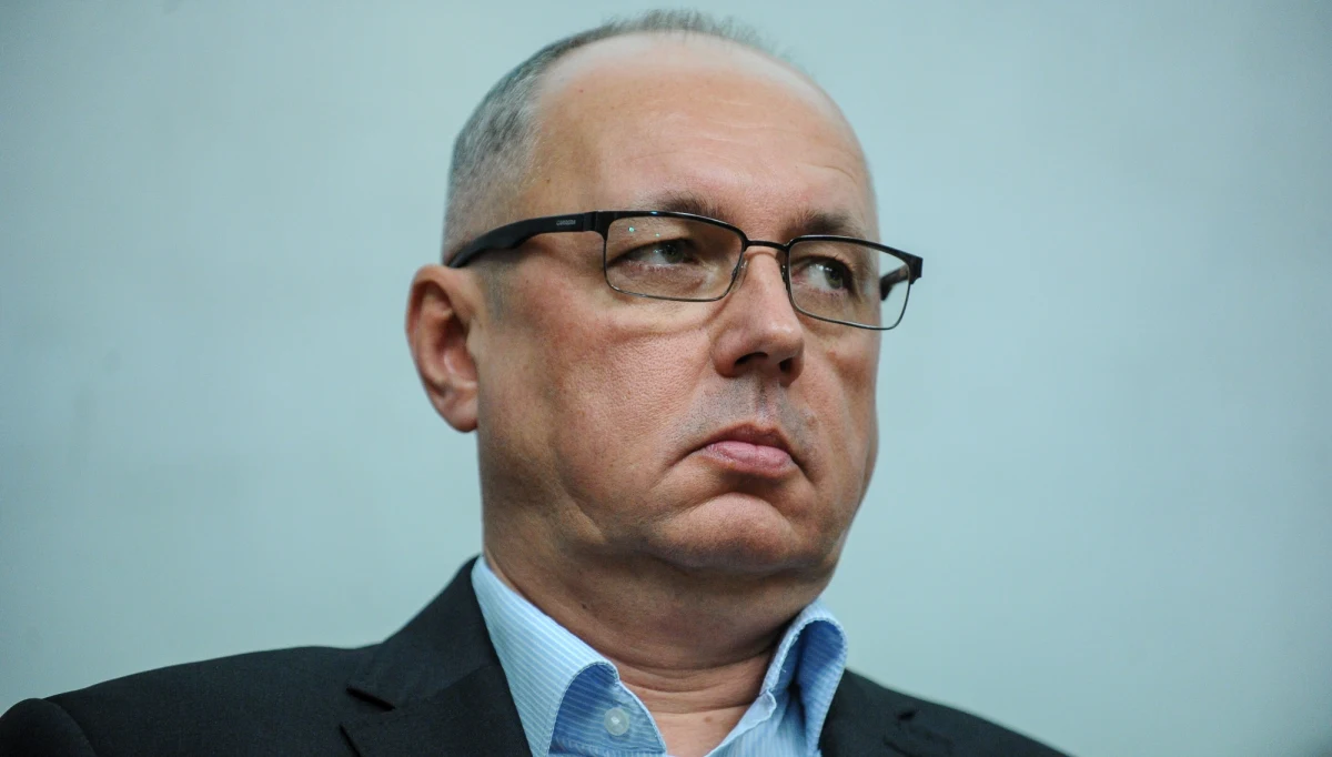 ​Do 3 lutego przedłużone zostało śledztwo ws. przekroczenia uprawnień przez byłego szefa SKW gen. Janusza Noska. Zawiadomienie w tej sprawie złożyło MON, twierdząc, że Nosek nawiązał kontakty z rosyjską FSB bez upoważnienia premiera. To właśnie w tej sprawie prokuratorzy przesłuchiwali Donalda Tuska na początku sierpnia.