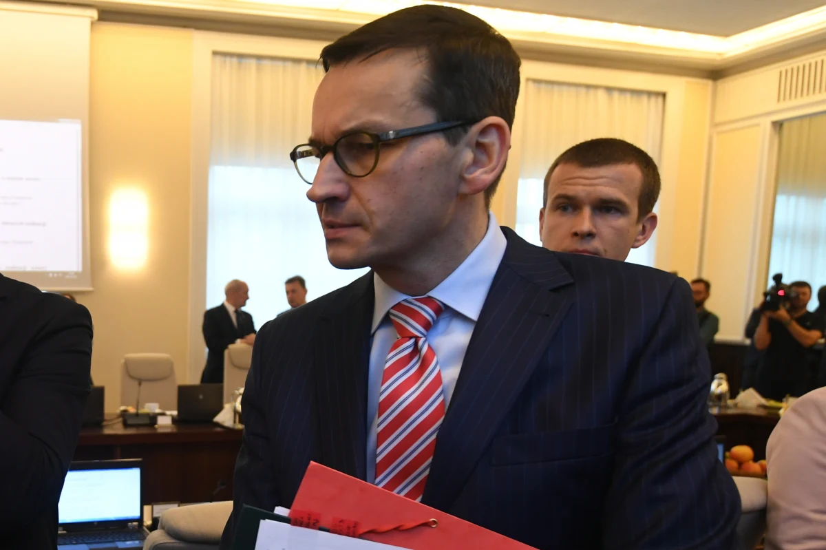 "Nie jestem przeciwnikiem wprowadzenia w Polsce euro, choć jeszcze nie teraz" - takie zaskakujące oświadczenie wygłosił wicepremier, minister finansów Mateusz Morawiecki. Wicepremier brał udział w debacie ze swoimi poprzednikami na tym stanowisku, zorganizowanej przez Grzegorza Kołodkę i Akademię Leona Koźmińskiego w Warszawie.