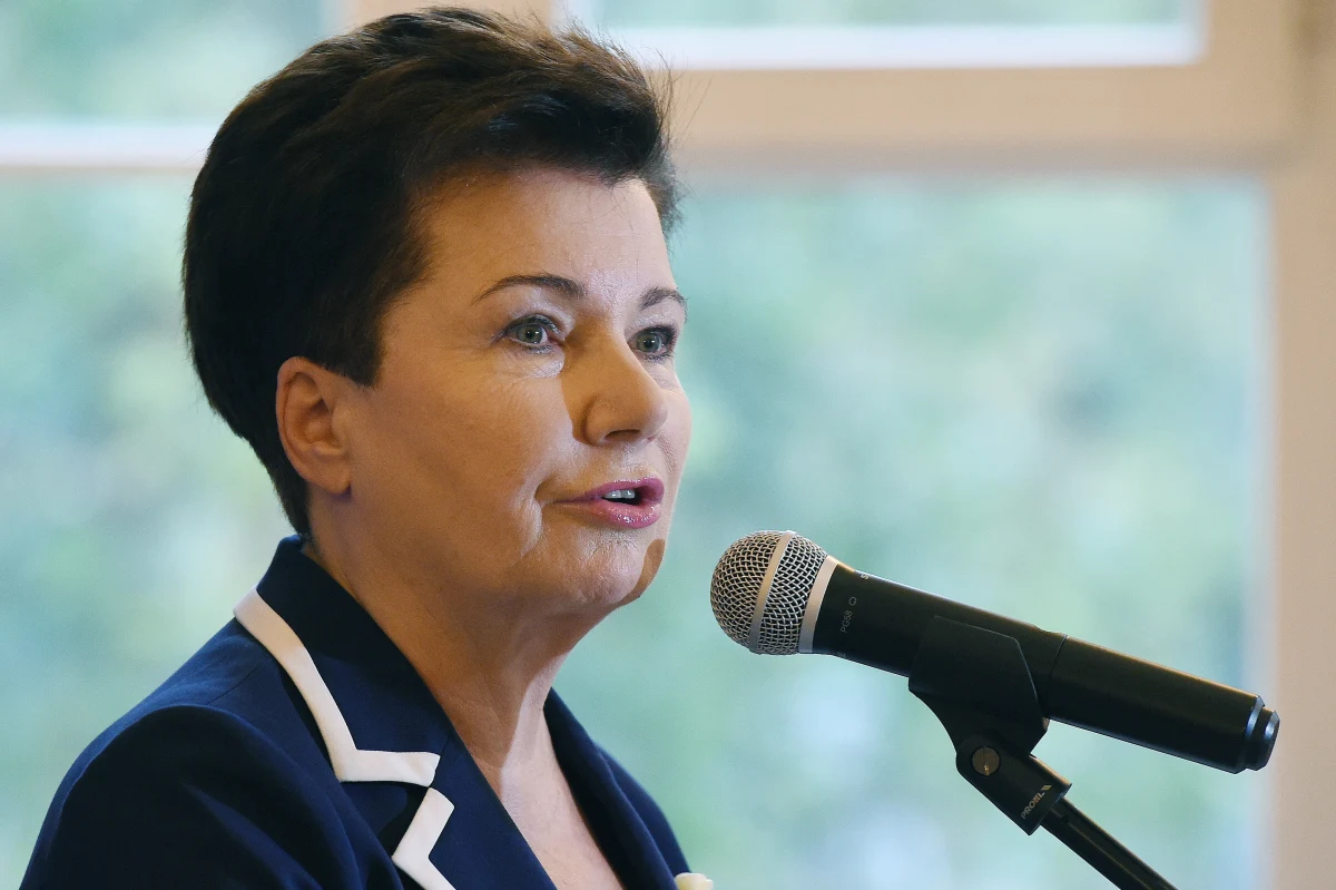 Hanna Gronkiewicz-Waltz może liczyć na nasze wsparcie - zadeklarował w rozmowie z "Rzeczpospolitą" przewodniczący Platformy Obywatelskiej Grzegorz Schetyna. Zaznaczył, że prezydent stolicy nie jest obciążeniem dla jego partii i wyjaśnił, że Gronkiewicz-Waltz nie pojawiła się na sobotniej konwencji Platformy w Łodzi, bo "ma problemy zdrowotne w najbliższej rodzinie".