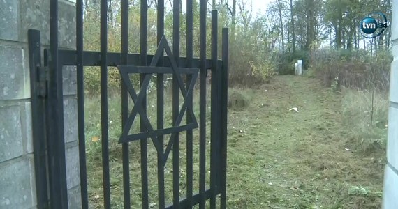 Na cmentarzu w Ożarowie w woj. świętokrzyskim znaleziono ciało noworodka. Jak ujawniła policja, w pobliżu leżała nadpalona odzież. 