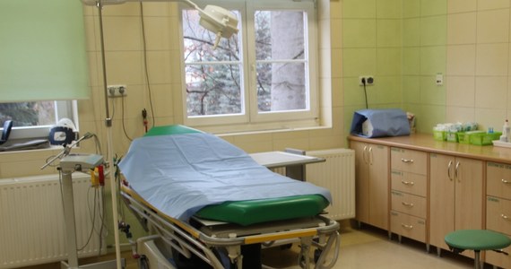 Tragiczne sceny rozegrały się wieczorem w szpitalu w Łowiczu. Podpalił się tam 40-letni mężczyzna. Na szczęście został szybko ugaszony.