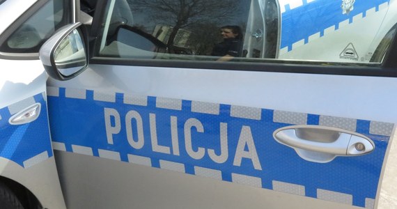 7-letnie dziecko zginęło w wypadku do jakiego rano w sobotę doszło w miejscowości Boćki na Podlasiu na drodze S19 w rejonie Bielska Podlaskiego. Samochód osobowy zjechał z trasy i uderzył w drzewo. Ranne zostały cztery osoby. 