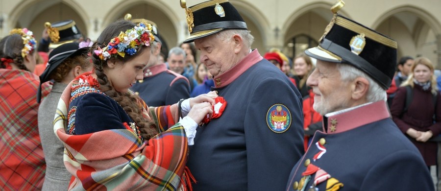 Z okazji setnej rocznicy odzyskania przez Polskę suwerennego bytu Ministerstwo Obrony Narodowej opracowało program „Kolumny Niepodległości”, w ramach którego w miejscach szczególnie ważnych dla naszej historii wybudowane zostaną pomniki w takiej właśnie formie.