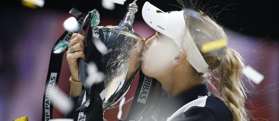 ​Duńska tenisistka Caroline Wozniacki wygrała turniej WTA Finals w Singapurze, pokonując w finale Amerykankę Venus Williams 6:4, 6:4. 27-letnia zawodniczka polskiego pochodzenia po raz pierwszy w karierze zwyciężyła w tej kończącej sezon imprezie.