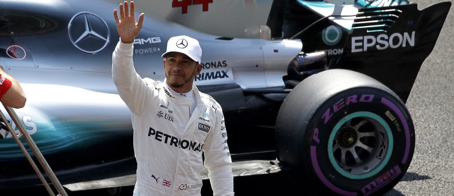 32-letni Lewis Hamilton po raz czwarty w swojej karierze zdobył tytuł mistrza świata Formuły 1. Hamilton ukończył wyścig na 9. pozycji, ale to wystarczyło, by przypieczętować tytuł podczas Grand Prix Meksyku. Kierowca zespołu Mercedes wcześniej triumfował w latach 2008 i 2014-2015.
