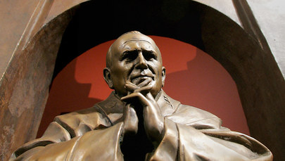 Coraz więcej kontrowersji wokół „ocenzurowania” pomnika Jana Pawła II we Francji
