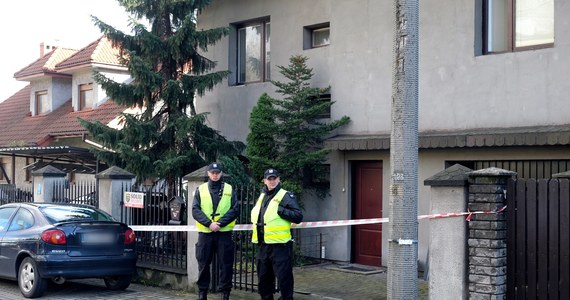 26-latek z Rudy Śląskiej zaatakował nożem członków swojej rodziny. Zginęła 80-letnia kobieta. Dwaj ranni mężczyźni - 64-latek i 23-latek - są w szpitalu.
