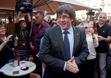 Katalońscy przywódcy w Brukseli. W kraju grożą im zarzuty rebelii i działalności wywrotowej