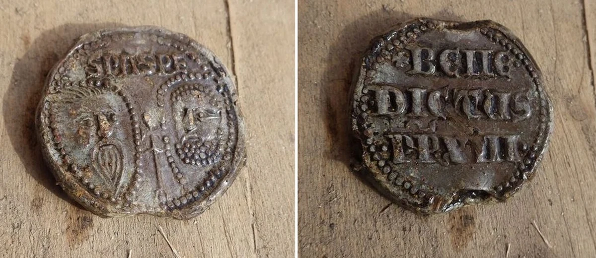 To bez wątpienia archeologiczna sensacja ostatnich tygodni na Dolnym Śląsku. Historycy są już niemal pewni - odnaleziona kilka tygodni temu w Zamku Grodno papieska bulla należała do Benedykta XIII, nieuznawanego przez Kościół antypapieża z początku XV wieku. "To bardzo rzadkie w Polsce znalezisko. Nie słyszałem, żeby w czasie prac archeologicznych odnaleziono taką bullę" - powiedział dziennikarzowi RMF FM Łukasz Orlicki z Grupy Eksploracyjnej Miesięcznika "Odkrywca".