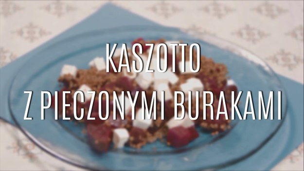 Kaszotto to jeden z ostatnich hitów w polskich menu. I dobrze! Kasze to doskonały sposób nie tylko na odmianę w kuchni, ale również zdrowe i odżywcze składniki, z których da się przygotować wykwintne, szybkie w przyrządzaniu i tanie dania o zachwycającym smaku. Tym razem mamy propozycję na potrawkę z kaszą gryczaną, pieczonymi burakami i odrobiną fety, która nada całości pysznego, lekkiego posmaku. Zobaczcie nasz przepis na kaszotto z pieczonymi burakami!