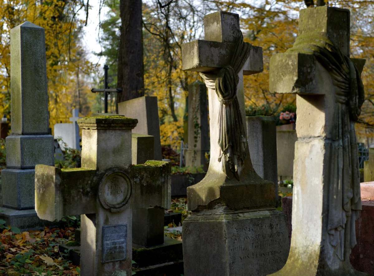 Kresowianie i ich potomkowie proszą wszystkich rodaków, także tych poza granicami kraju, o zapalenie 1 i 2 listopada Zniczy Pamięci, dedykowanych tym, którzy nadal nie mają swoich grobów.