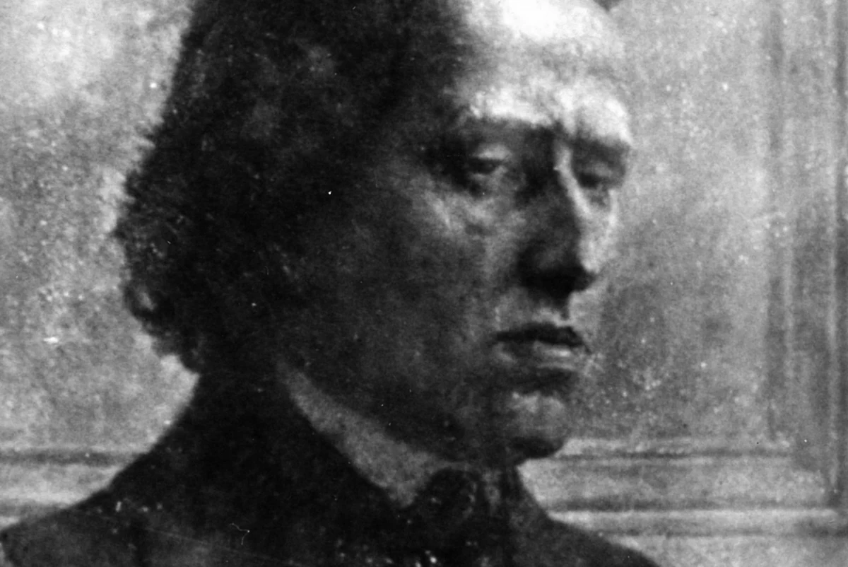 Naukowcy dopisali nowy rozdział w historii badań serca Fryderyka Chopina, raczej nie jest to jednak rozdział ostatni - pisze w artykule redakcyjnym tygodnik "Nature". Czasopismo powołuje się na skierowany do druku w czasopiśmie "The American Journal of Medicine" artykuł polskich naukowców, którzy w 2014 roku badali kryształowy słój z sercem polskiego kompozytora, przechowywany w Bazylice św. Krzyża w Warszawie. Oględziny wskazują na to, że bezpośrednią przyczyną śmierci Chopina było zapalenie osierdzia, powikłanie związane z gruźlicą.