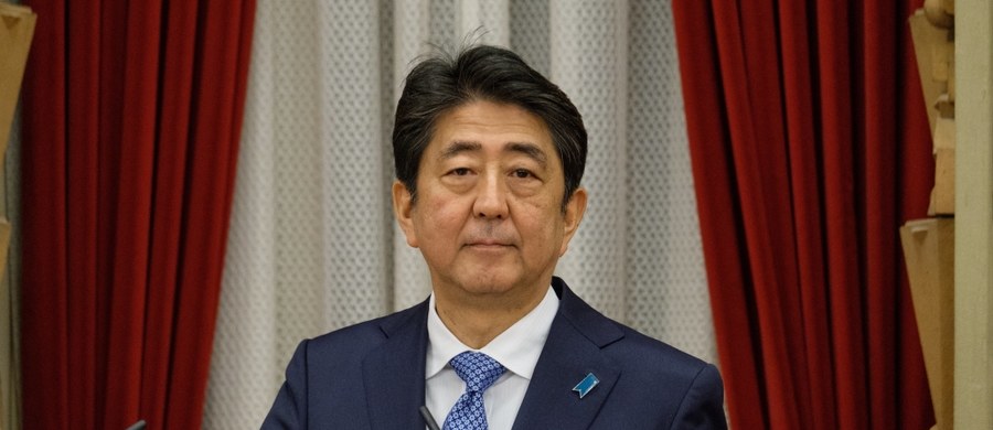 63-letni Shinzo Abe został po raz kolejny wybrany w parlamencie na stanowisko premiera Japonii. Jego ugrupowanie Partia Liberalno-Demokratyczna (PLD) wraz z koalicyjną buddyjską partią Komeito zwyciężyły w październiku w wyborach do izby niższej parlamentu.