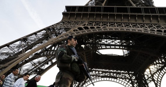 W najbliższych dniach Francji mogą grozić ataki terrorystyczne. Tak uważa część paryskich ekspertów. Sugerują oni, że dzisiejsze zniesienie w tym kraju antyterrorystycznego stanu wyjątkowego, który obowiązywał od blisko dwóch lat, może zachęcić muzułmańskich ekstremistów do organizowania nowych zamachów. Relatywizuje to jednak znany publicysta i profesor historii z paryskiej Sorbony Pierre Vermeren. Rozmawiał z nim paryski korespondent RMF FM Marek Gładysz.