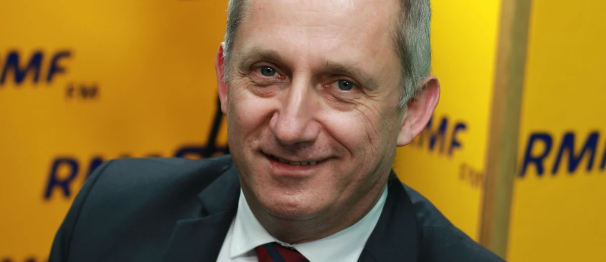 "Przedstawiliśmy program samorządowy 21 października. Program oddania obywatelom jeszcze więcej władzy, dokończenia procesu decentralizacji" – mówił Sławomir Neumann, gość Porannej rozmowy w RMF FM. Polityk Platformy Obywatelskiej jednym słowem podsumowuje ten program: "Usamorządowienie". "Będę zawsze namawiał do tego, żeby dać możliwość ludziom wyboru w niedziele, czy idą do sklepu czy na spacer" – mówił pytany o pomysł PiS wprowadzenia zakazu handlu w niedziele. "Jesteśmy przeciwni zamykaniu sklepów w niedziele" – podkreślał polityk PO. 