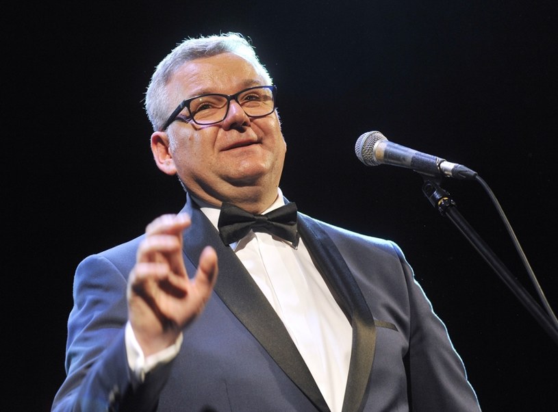 Popularny dziennikarz i wokalista Artur Andrus zdecydował się odejść z Programu Trzeciego Polskiego Radia. Również Robert Kantereit pożegnał się z radiową Trójką.