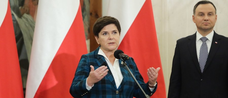 ​Szefowa polskiego rządu Beata Szydło znalazła się na 10. miejscu w rankingu najbardziej wpływowych kobiet w polityce opracowanym przez magazyn "Forbes". Zestawienia otwiera kanclerz Niemiec Angela Merkel.