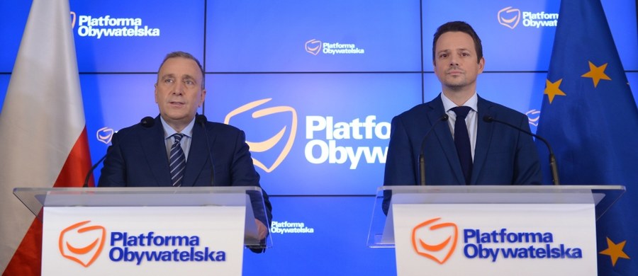 Platforma Obywatelska przedstawiła dziś swojego kandydata na stanowisko prezydenta Warszawy. Jest nim Rafał Trzaskowski. "Chciałbym, żeby Rafał Trzaskowski był kandydatem PO i całej zjednoczonej opozycji w wyborach na prezydenta Warszawy" - powiedział przewodniczący Platformy Grzegorz Schetyna. Trzaskowski dodał natomiast: "Warszawa nie potrzebuje tzw. "dobrej zmiany", Warszawa potrzebuje mądrej zmiany, która będzie się opierała o przywrócenie zaufania dla ratusza". "Stolicy nie można oddać w ręce PiS" - przekonywał polityk. 