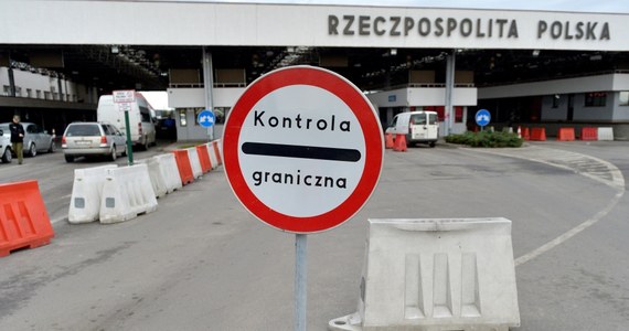 19-letni obywatel Turcji usiłował wjechać do Polski na podstawie fałszywej wizy Schengen, wystawionej na 6-letnie dziecko z Arabii Saudyjskiej - poinformowała PAP rzeczniczka Bieszczadzkiego Oddziału Straży Granicznej Elżbieta Pikor.