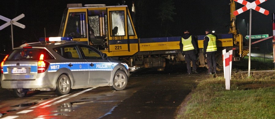 Trzy osoby zginęły w wypadku na niestrzeżonym przejeździe kolejowym w okolicach Wygody, na drodze krajowej nr 63 między Łomżą a Zambrowem na Podlasiu. Auto osobowe wjechało tam pod drezynę. 