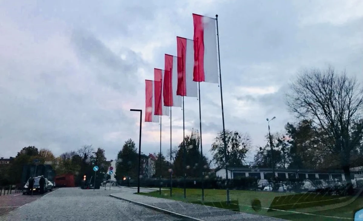 Kolejny konflikt związany z Muzeum II Wojny Światowej w Gdańsku. Chodzi o flagi - Gdańska i Unii Europejskiej, które zniknęły sprzed budynku. Na masztach przed instytucją pozostawiono jedynie flagi biało-czerwone. 