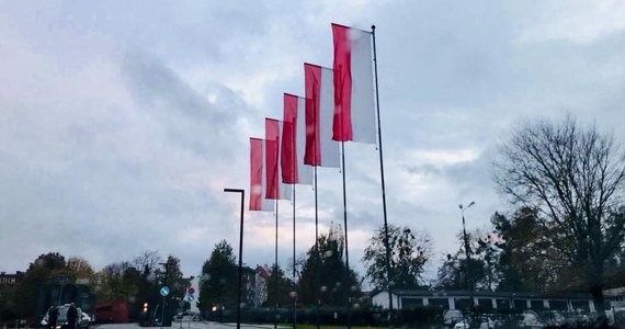 Kolejny konflikt związany z Muzeum II Wojny Światowej w Gdańsku. Chodzi o flagi - Gdańska i Unii Europejskiej, które zniknęły sprzed budynku. Na masztach przed instytucją pozostawiono jedynie flagi biało-czerwone. 